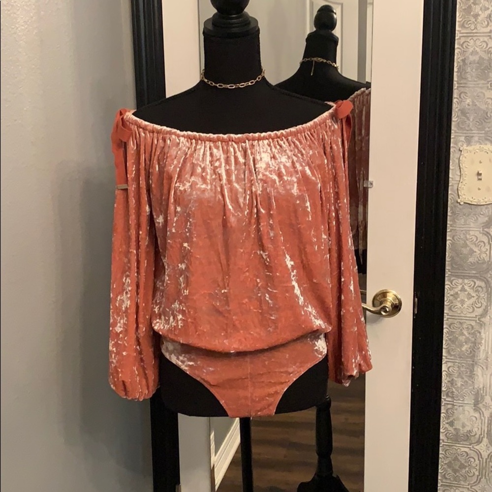 3/25 💵 Crushed Velvet top